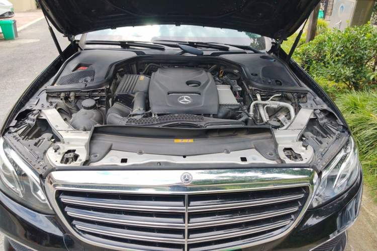 Used Mercedes-Benz E-Class 2018 E 200 L Engine Bay
