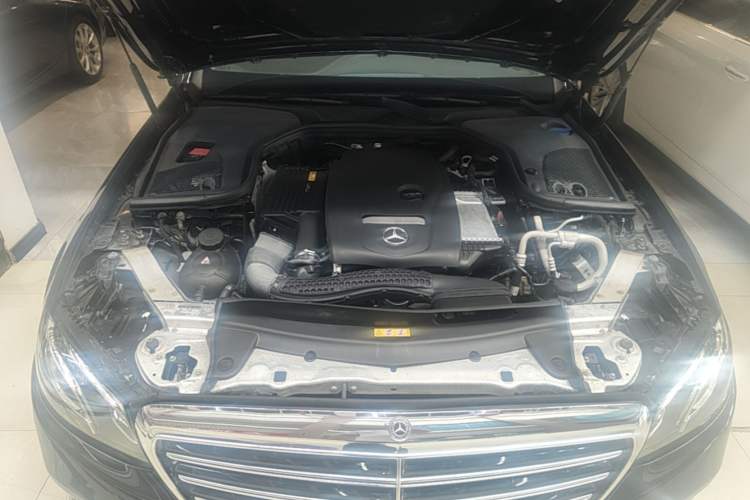 Used Mercedes-Benz E-Class 2018 E 200 L Engine Bay