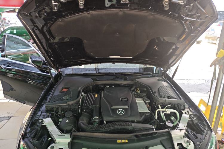 Used Mercedes-Benz E-Class 2018 E 200 L Engine Bay