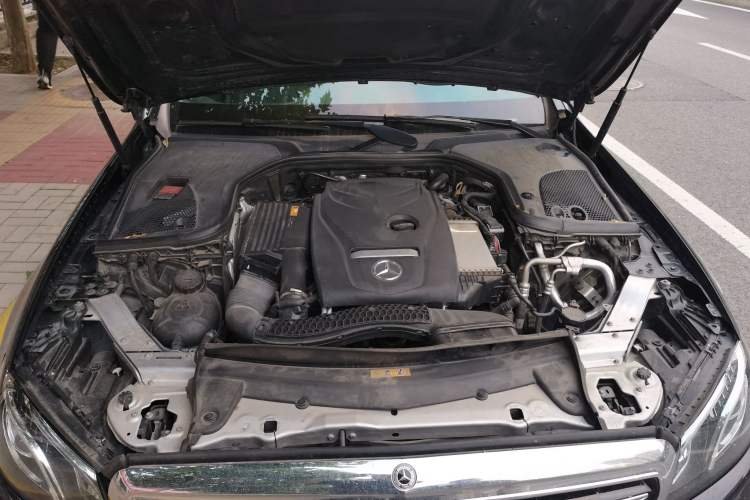 Used Mercedes-Benz E-Class 2018 Facelift E 300 L Luxury Edition Engine Bay
