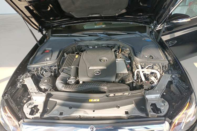 Used Mercedes-Benz E-Class 2018 E 200 L Engine Bay