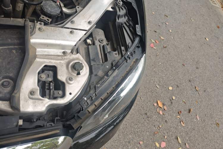 Used Mercedes-Benz E-Class 2018 Restyled E 300 L Sport Luxury Edition Engine Bay Left