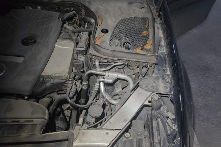 Used Mercedes-Benz E-Class 2018 E 300 L Sport Luxury Edition Engine Bay Left