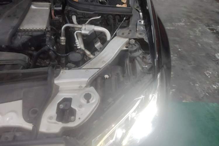 Used Mercedes-Benz E-Class 2018 Facelift E 200 L Engine Bay Left