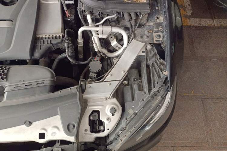 Used Mercedes-Benz E-Class 2018 Facelift E 200 L Sport Edition Engine Bay Left
