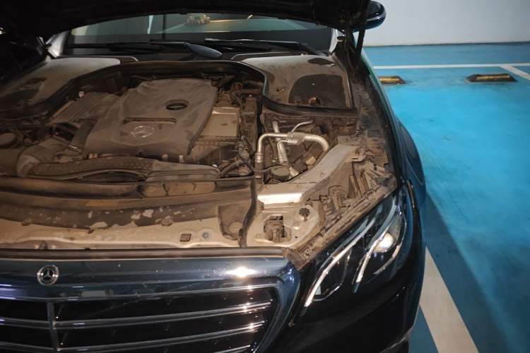 Used Mercedes-Benz E-Class 2018 E 200 L Engine Bay Left
