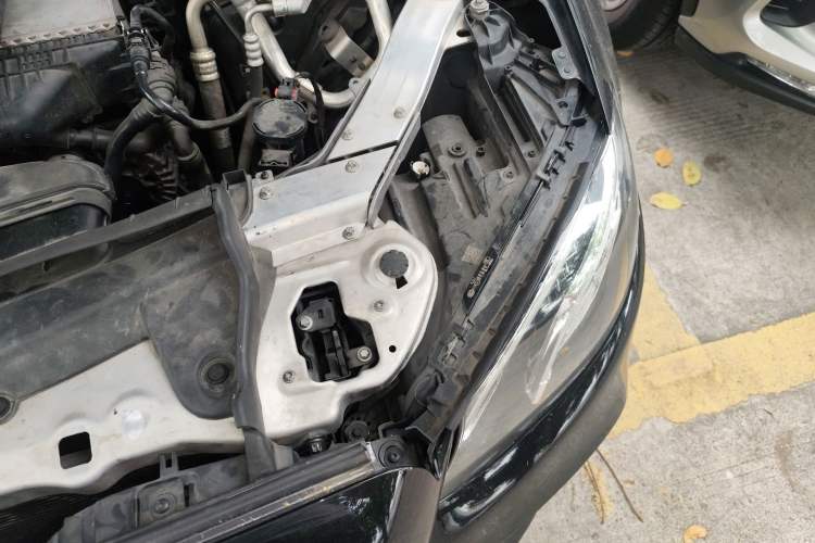 Used Mercedes-Benz E-Class 2018 Restyled E 300 L Sport Luxury Edition Engine Bay Left
