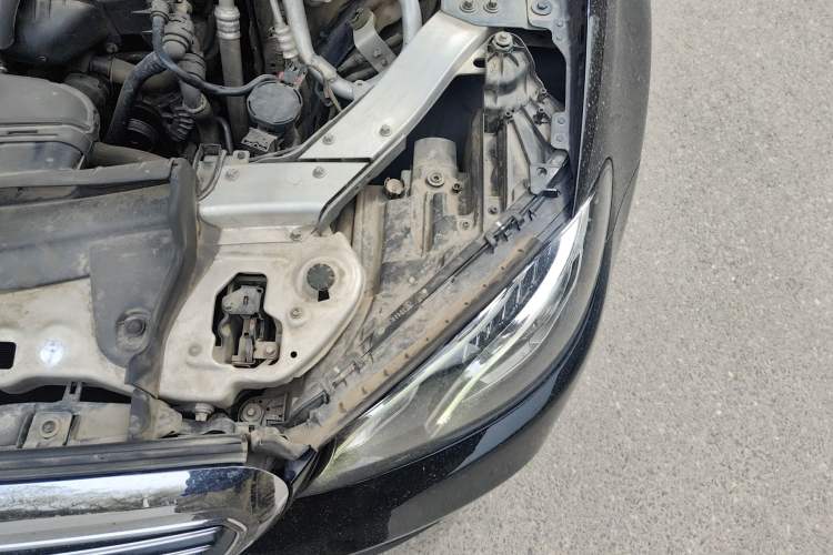 Used Mercedes-Benz E-Class 2018 Facelift E 200 L 4MATIC Engine Bay Left