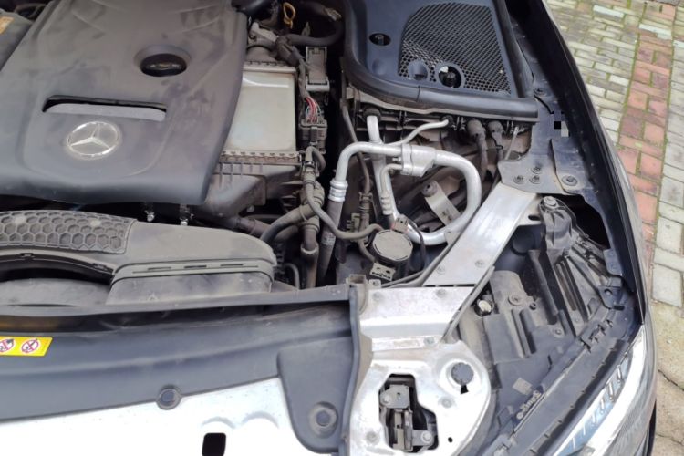 Used Mercedes-Benz E-Class 2018 Facelift E 200 L Engine Bay Left