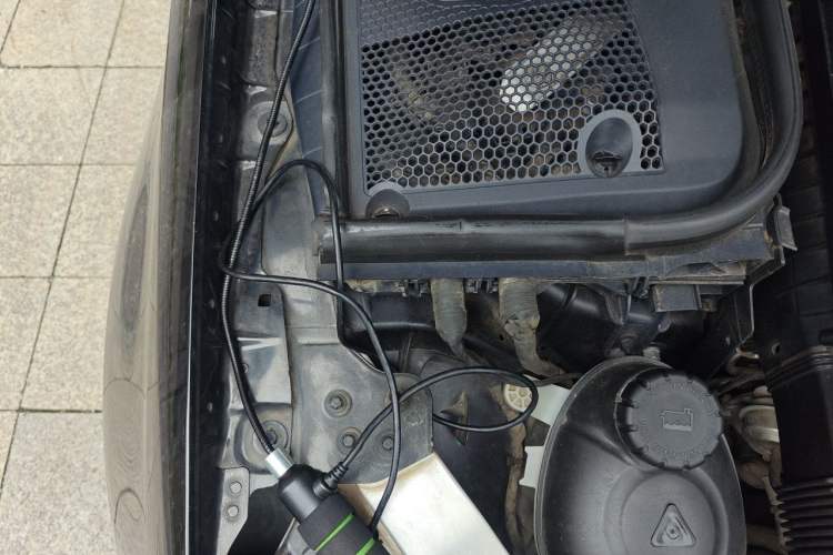 Used Mercedes-Benz E-Class 2018 E 200 L Engine Bay Left