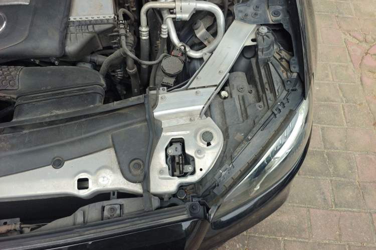 Used Mercedes-Benz E-Class 2018 Restyled E 300 L Sporty and Stylish Edition Engine Bay Left