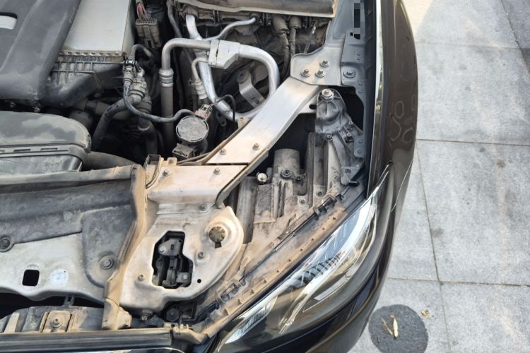 Used Mercedes-Benz E-Class 2018 Facelift E 200 L Engine Bay Left