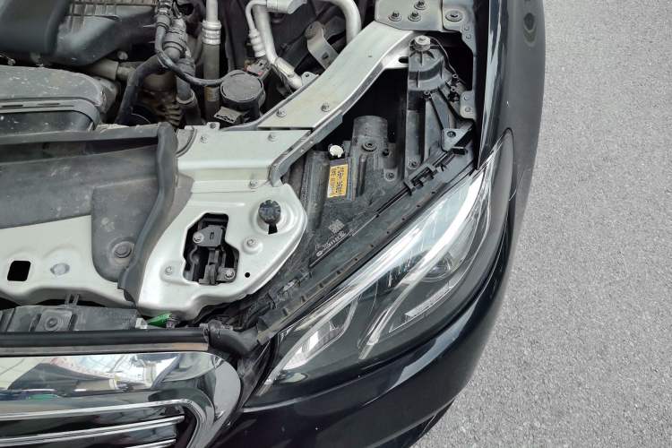 Used Mercedes-Benz E-Class 2018 Facelift E 200 L Engine Bay Left