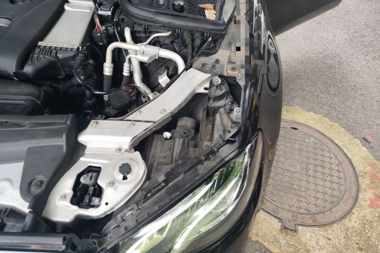 Used Mercedes-Benz E-Class 2018 E 300 L Sport Luxury Edition Engine Bay Left