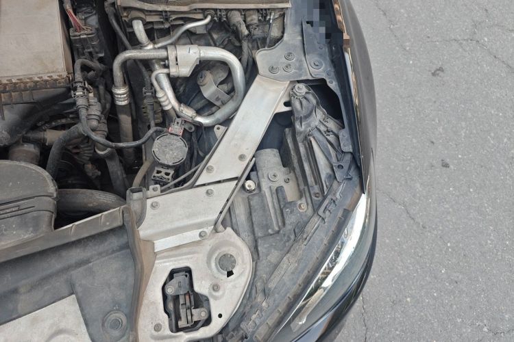 Used Mercedes-Benz E-Class 2018 Facelift E 200 L 4MATIC Engine Bay Left