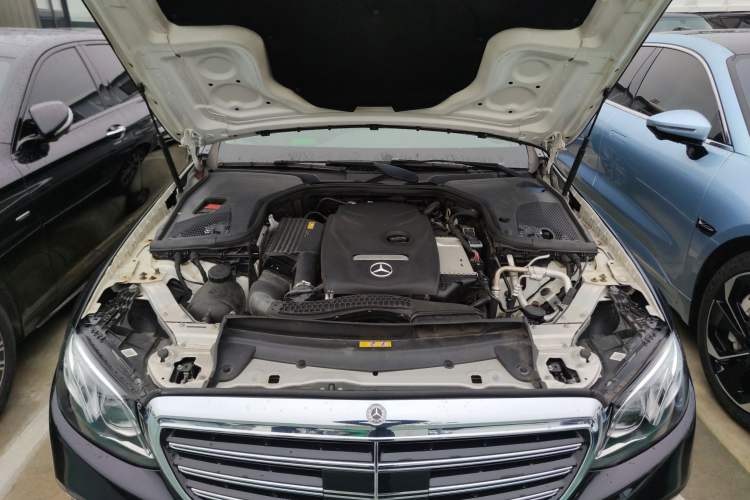 Used Mercedes-Benz E-Class 2018 Facelift E 300 L Luxury Edition Engine Bay