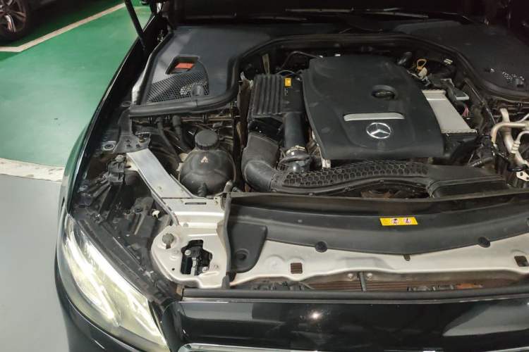 Used Mercedes-Benz E-Class 2018 E 300 L Sport Luxury Edition Engine Bay Right