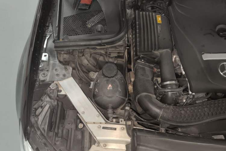 Used Mercedes-Benz E-Class 2018 E 200 L Engine Bay Right