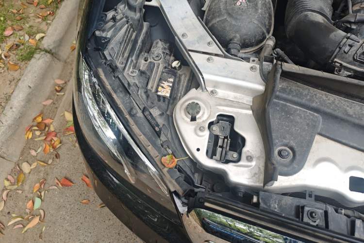 Used Mercedes-Benz E-Class 2018 Restyled E 300 L Sport Luxury Edition Engine Bay Right