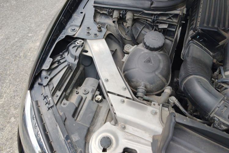 Used Mercedes-Benz E-Class 2018 E 200 L Engine Bay Right
