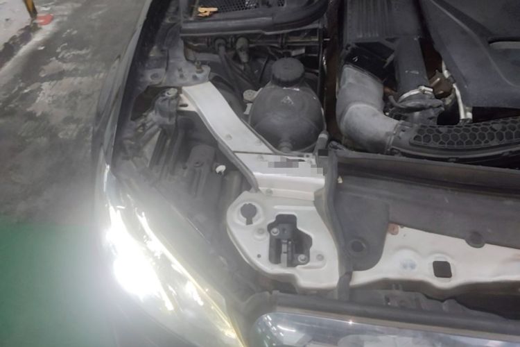 Used Mercedes-Benz E-Class 2018 Facelift E 200 L Engine Bay Right