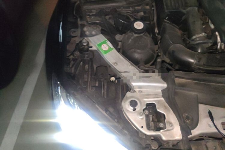 Used Mercedes-Benz E-Class 2018 E 300 L Sporty and Stylish Model Engine Bay Right