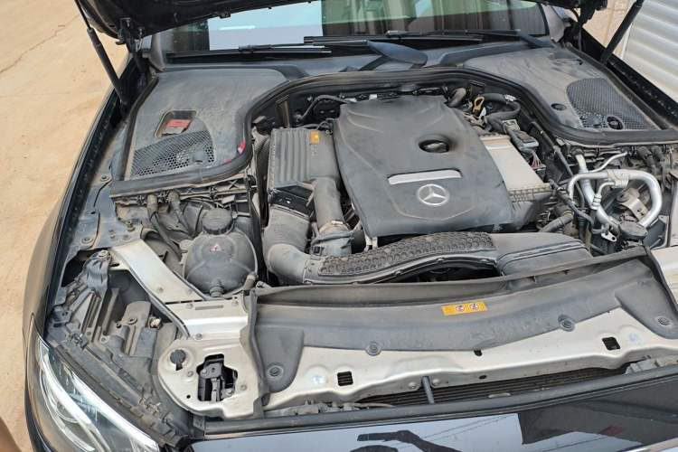 Used Mercedes-Benz E-Class 2018 E 300 L Sport Luxury Edition Engine Bay Right