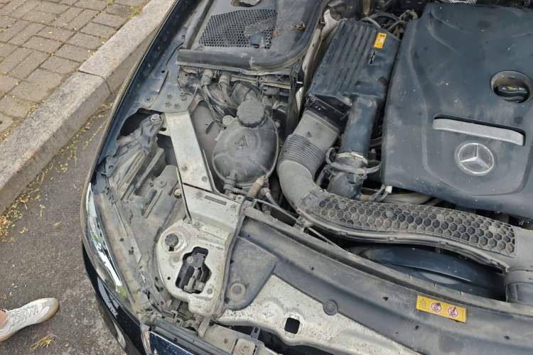 Used Mercedes-Benz E-Class 2018 Facelift E 200 L Engine Bay Right