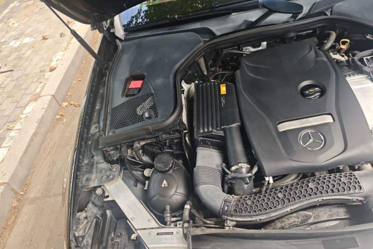 Used Mercedes-Benz E-Class 2018 Facelift E 200 L Engine Bay Right