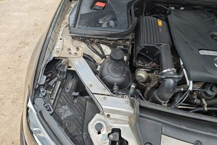Used Mercedes-Benz E-Class 2018 Facelifted E 300 L Stylish Version Engine Bay Right