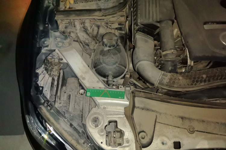 Used Mercedes-Benz E-Class 2018 E 200 L Sport Edition Engine Bay Right