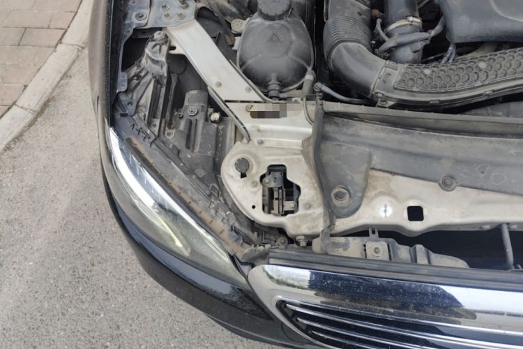 Used Mercedes-Benz E-Class 2018 Facelift E 200 L 4MATIC Engine Bay Right