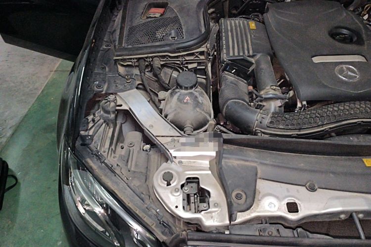 Used Mercedes-Benz E-Class 2018 Facelift E 200 L Engine Bay Right