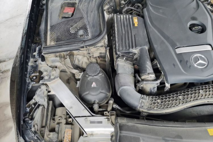 Used Mercedes-Benz E-Class 2018 Facelift E 200 L Engine Bay Right