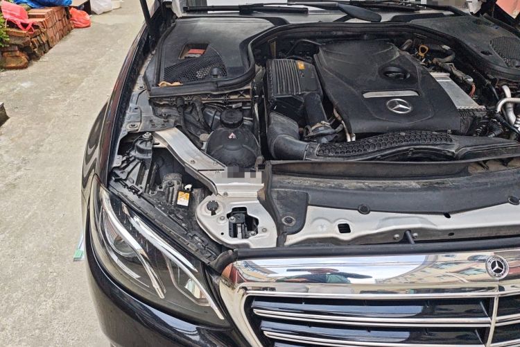 Used Mercedes-Benz E-Class 2018 Facelifted E 300 L Stylish Version Engine Bay Right