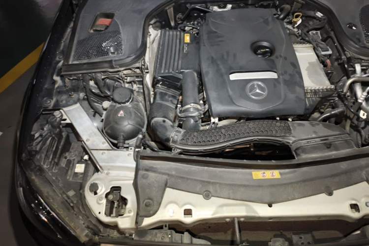 Used Mercedes-Benz E-Class 2018 Facelift E 300 L Luxury Edition Engine Bay Right