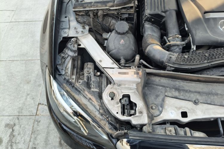 Used Mercedes-Benz E-Class 2018 Facelift E 200 L Engine Bay Right