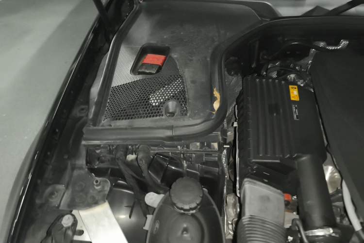 Used Mercedes-Benz E-Class 2018 Facelifted E 300 L Stylish Version Engine Bay Right