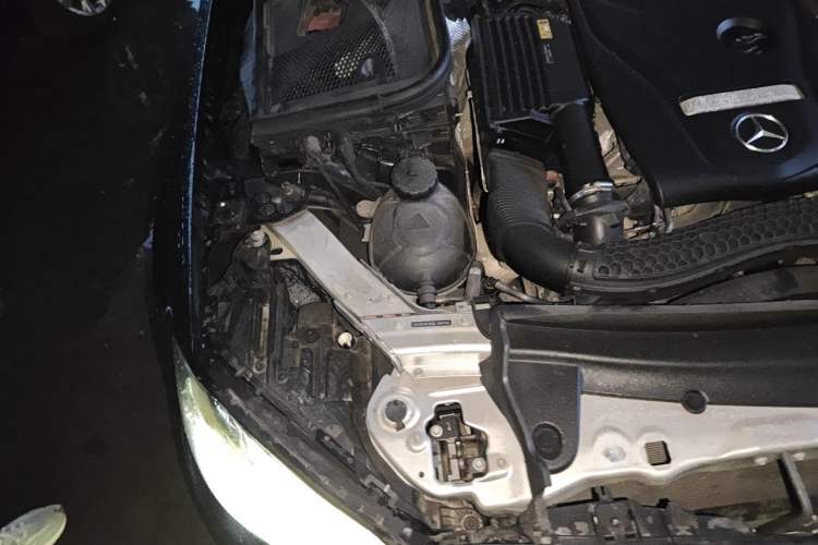 Used Mercedes-Benz E-Class 2018 E 200 Sport 4MATIC Engine Bay Right