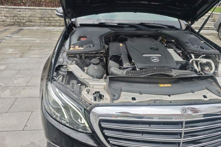 Used Mercedes-Benz E-Class 2018 Facelift E 200 L Engine Bay Right