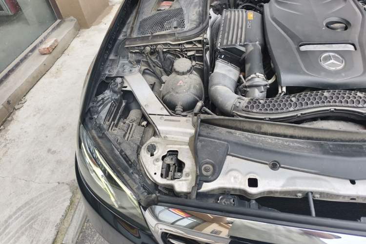 Used Mercedes-Benz E-Class 2018 Facelift E 200 L Engine Bay Right