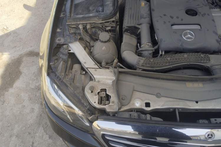 Used Mercedes-Benz E-Class 2018 Facelift E 200 L Engine Bay Right