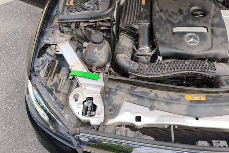 Used Mercedes-Benz E-Class 2018 Facelift E 300 L Luxury Edition Engine Bay Right