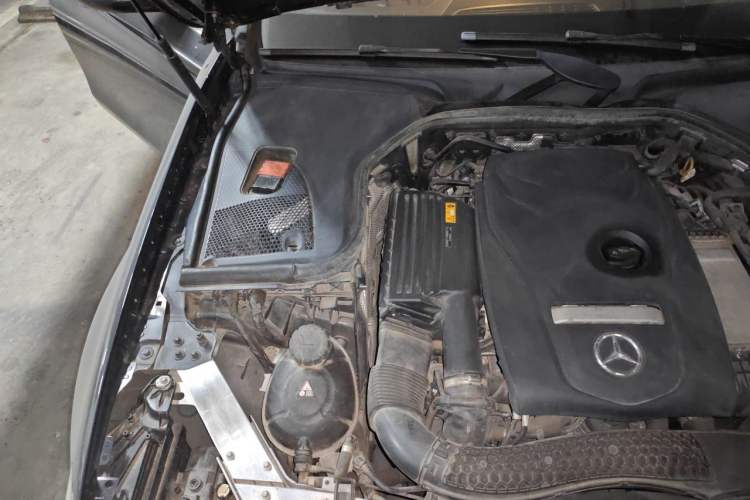 Used Mercedes-Benz E-Class 2018 E 200 L Engine Bay Right