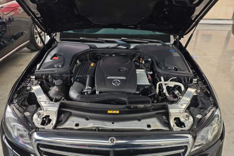 Used Mercedes-Benz E-Class 2018 Facelift E 300 L Luxury Edition Engine Bay