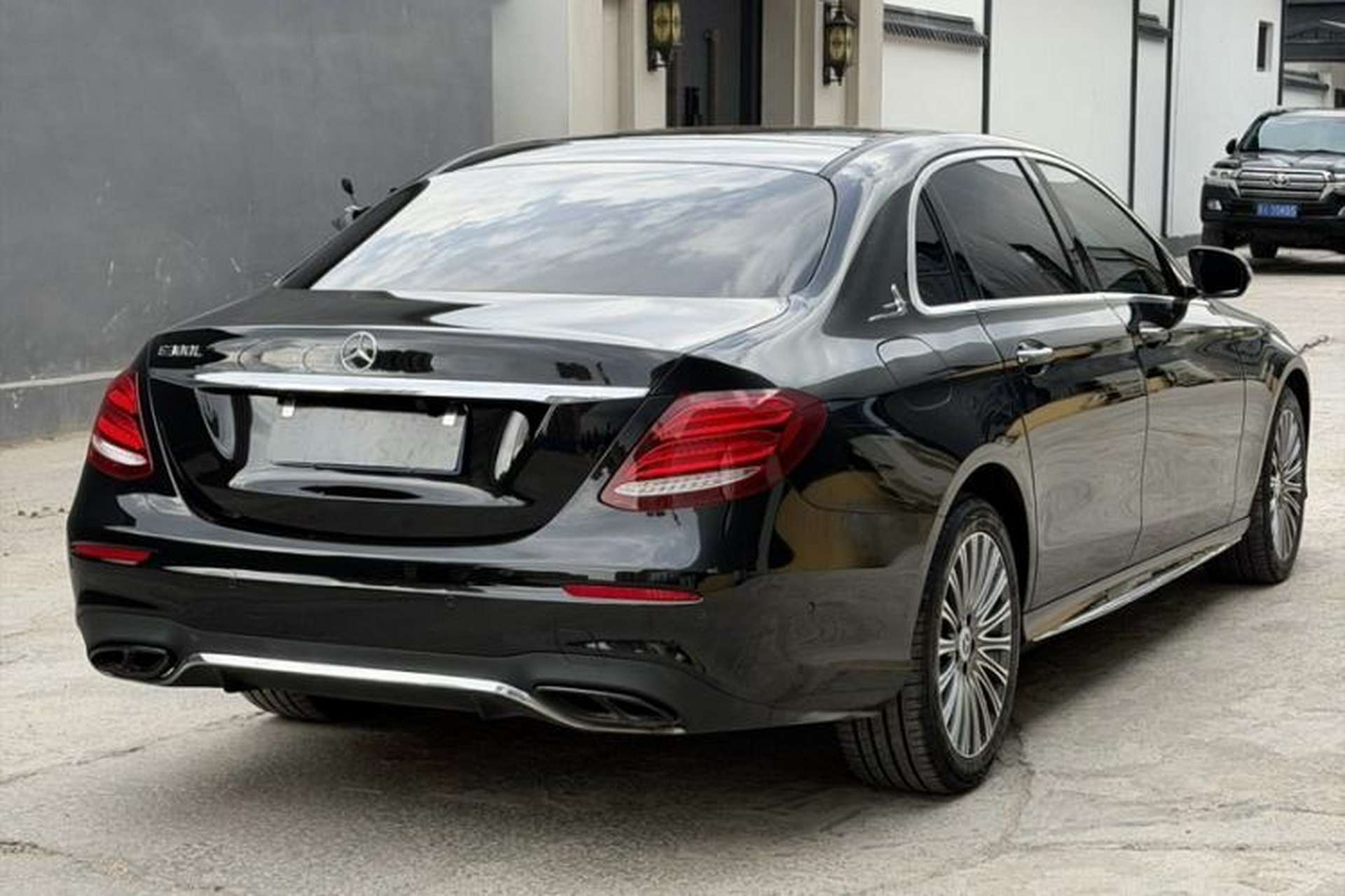 Used Mercedes-Benz E-Class 2018 E 300 L Sporty and Stylish Model Exterior 2