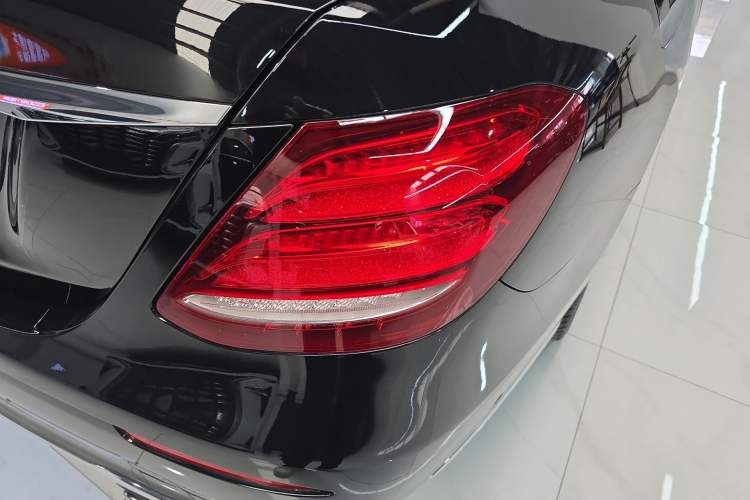 Used Mercedes-Benz E-Class 2018 Facelift E 300 L Luxury Edition Exterior 3