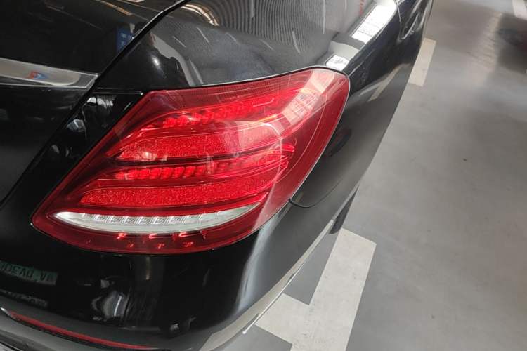 Used Mercedes-Benz E-Class 2018 Facelifted E 300 L Stylish Version Exterior 3