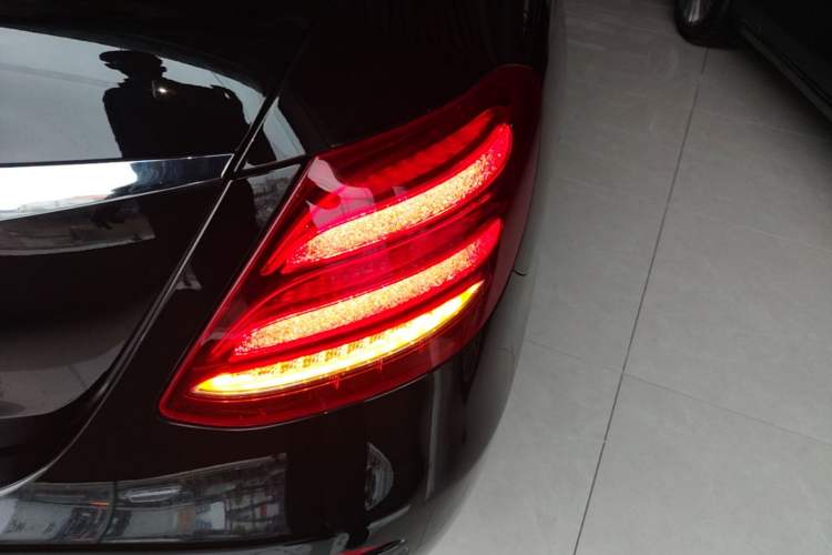 Used Mercedes-Benz E-Class 2018 E 200 L Exterior 3