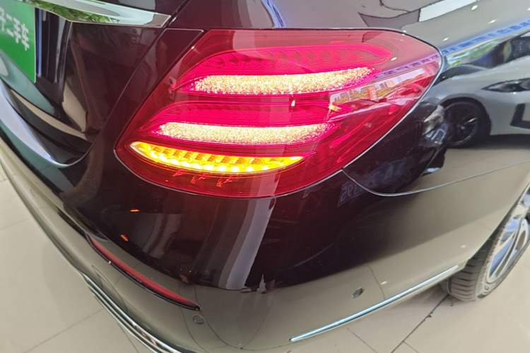 Used Mercedes-Benz E-Class 2018 Facelift E 300 L Luxury Edition Exterior 3